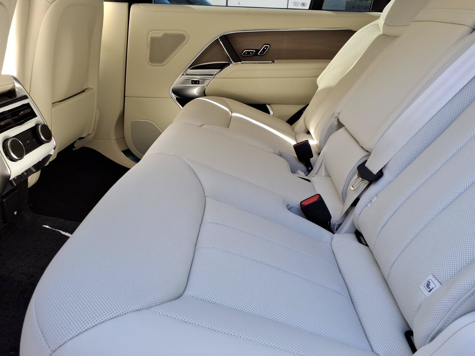 New 2027 Land Rover Range Rover Long Wheelbase SE AWD/4WD image 5