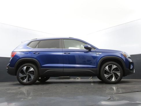 Used 2024 Volkswagen Taos SE image 38