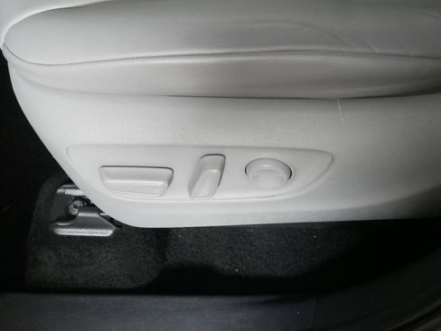 Used 2021 Toyota Highlander XLE image 20