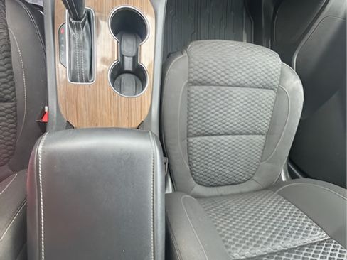 Used 2017 GMC Acadia SLE FWD image 14