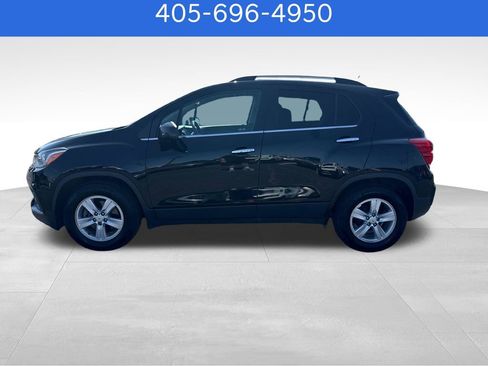 Used 2020 Chevrolet Trax LT w/ LT Convenience Package FWD image 2
