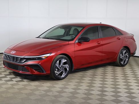 Used 2025 Hyundai Elantra Sport FWD image 7