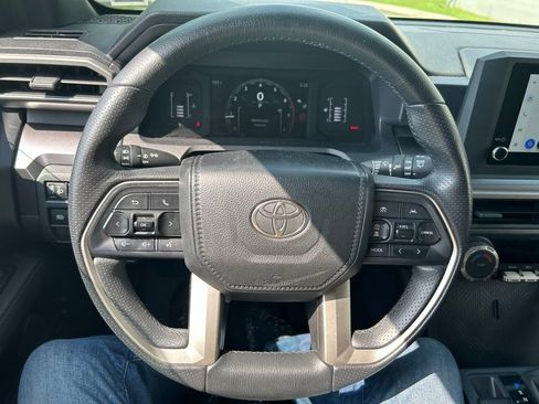 Used 2025 Toyota 4Runner SR5 AWD/4WD image 13