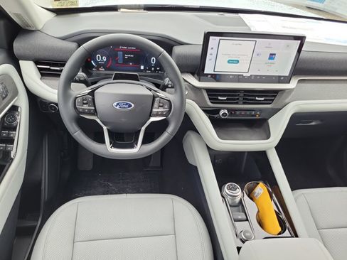New 2026 Ford Explorer Platinum w/ LUX Leather Package AWD/4WD image 18