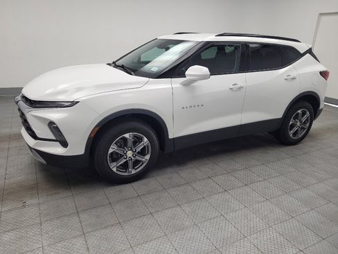 Used 2023 Chevrolet Blazer LT w/ Convenience Package FWD image 2