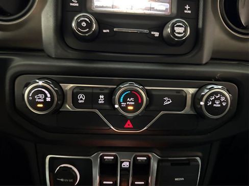 Used 2019 Jeep Wrangler Unlimited Sport S AWD/4WD image 26