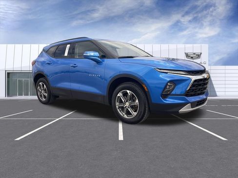 Used 2024 Chevrolet Blazer LT FWD image 2