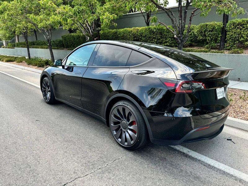 Used 2024 Tesla Model Y Performance AWD/4WD image 2