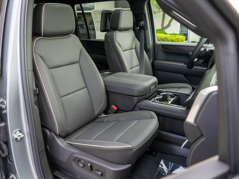 New 2026 GMC Yukon XL Elevation w/ Elevation Premium Package AWD/4WD image 9