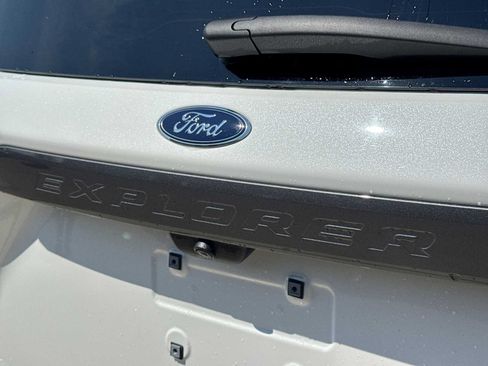 Used 2023 Ford Explorer XLT w/ Equipment Group 202A AWD/4WD image 12