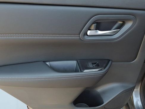New 2026 Nissan Rogue SV FWD image 9