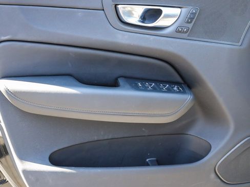 Used 2025 Volvo XC60 B5 Plus image 19