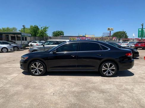 Used 2021 Volkswagen Passat 2.0T SE FWD image 9