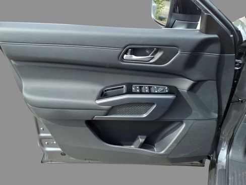 New 2026 Nissan Pathfinder SL image 16