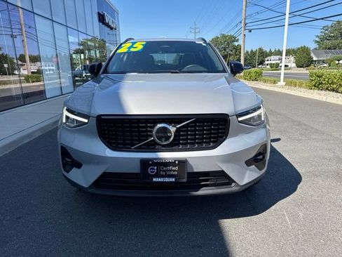 Certified 2025 Volvo XC40 B5 Plus AWD/4WD image 7