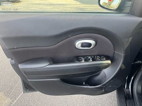Used 2017 Kia Soul image 19