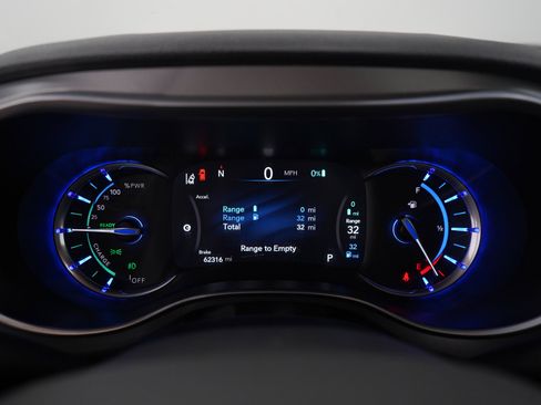 Used 2018 Chrysler Pacifica Limited w/ Advanced Safetytec Group FWD image 30