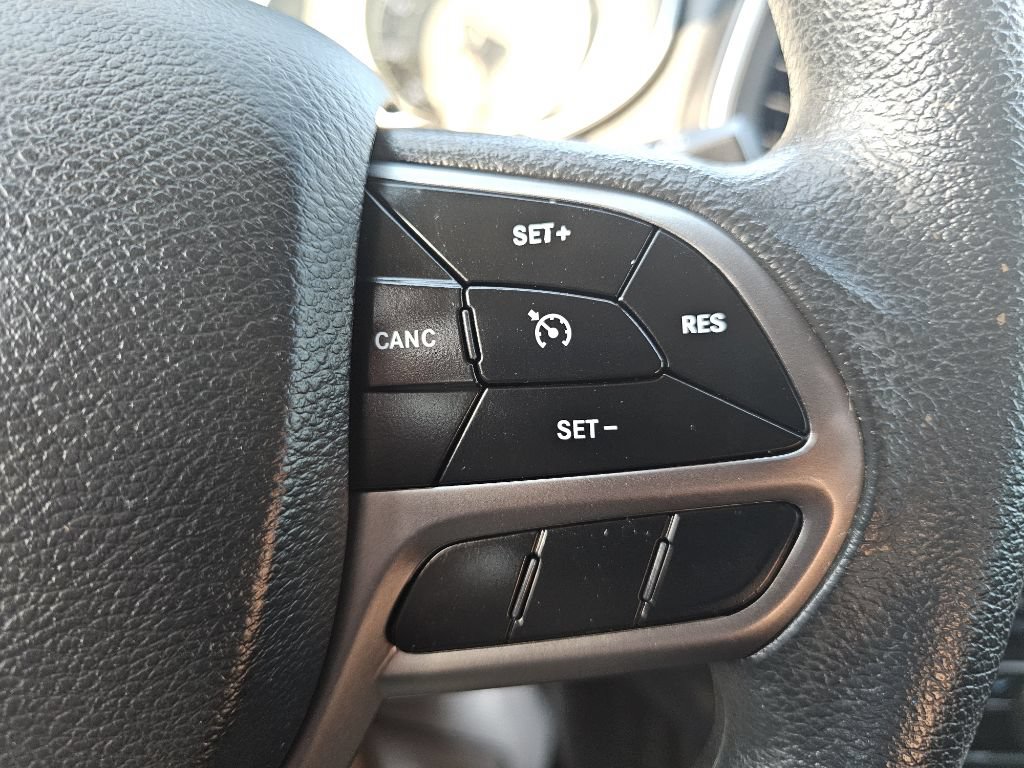Used 2019 Jeep Cherokee Latitude w/ Popular Appearance Group AWD/4WD image 28