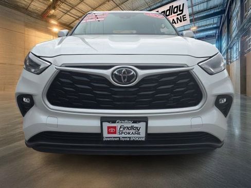 Certified 2024 Toyota Highlander XLE image 2