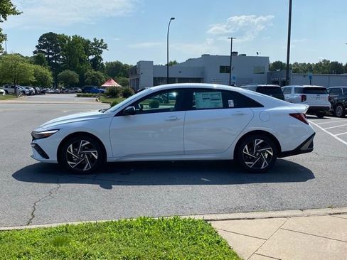 New 2025 Hyundai Elantra SEL image 4