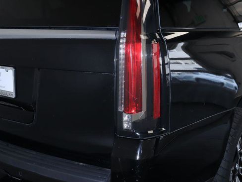 Used 2018 Cadillac Escalade ESV Premium Luxury AWD/4WD image 14