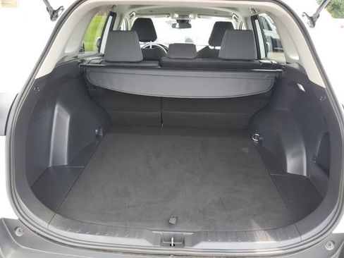 Used 2025 Toyota RAV4 XLE AWD/4WD image 9