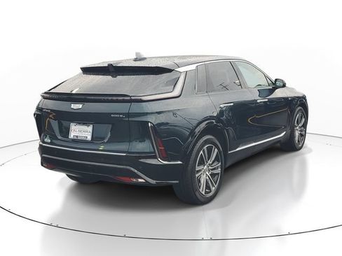 Certified 2024 Cadillac Lyriq Luxury AWD/4WD image 4