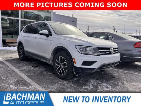 Used 2021 Volkswagen Tiguan SE w/ Panoramic Sunroof Package image 2