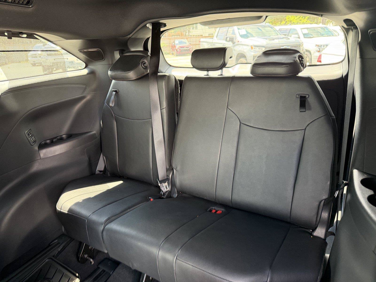 Used 2025 Toyota Sienna Limited AWD/4WD image 19