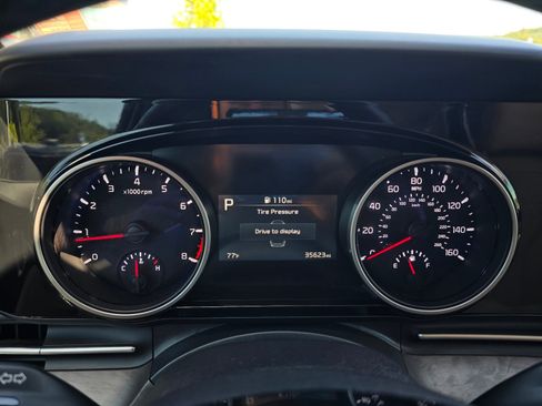 Used 2024 Kia Carnival EX FWD image 17