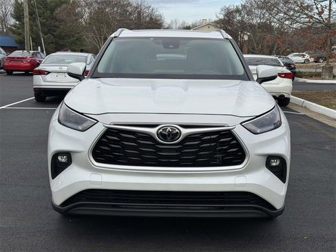 Used 2024 Toyota Highlander XLE image 26