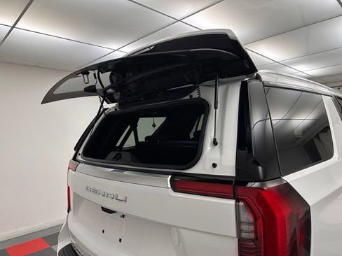 New 2026 GMC Yukon Denali w/ Denali Reserve Package AWD/4WD image 27