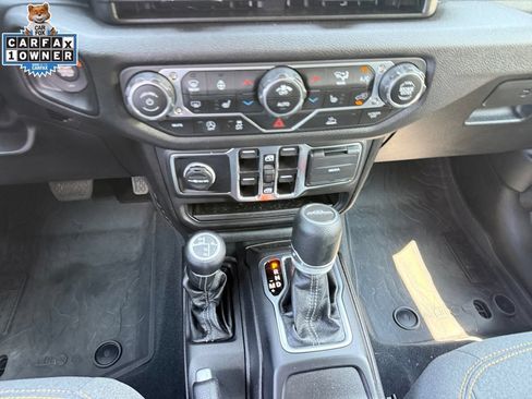 Used 2025 Jeep Gladiator Sport AWD/4WD image 14