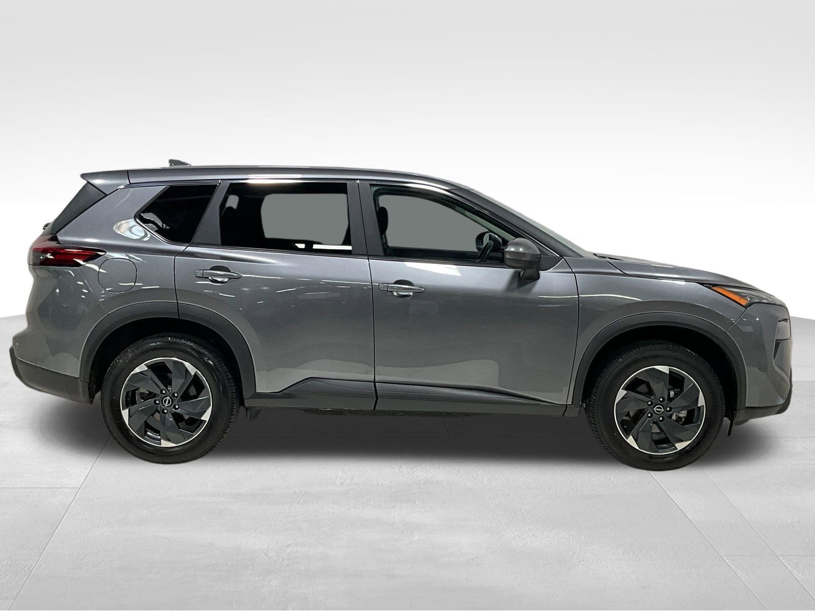Used 2025 Nissan Rogue SV AWD/4WD image 3
