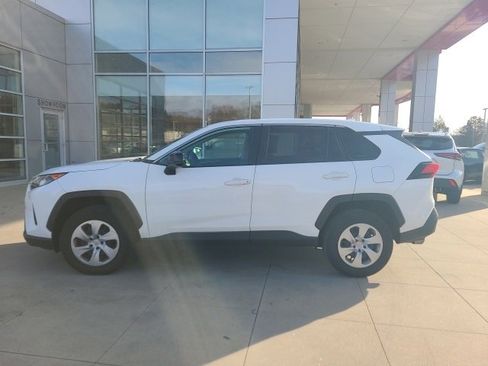 Used 2022 Toyota RAV4 LE image 4