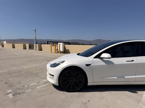 Used 2021 Tesla Model 3 Performance AWD/4WD image 2