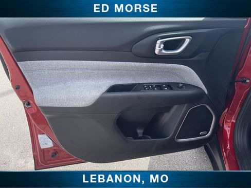 Used 2025 Jeep Compass Latitude w/ Sun & Sound Group AWD/4WD image 21