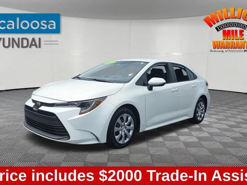 Used 2023 Toyota Corolla LE FWD image 3