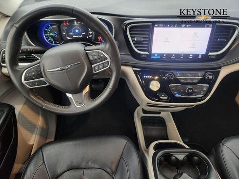 Used 2022 Chrysler Pacifica Touring-L image 27