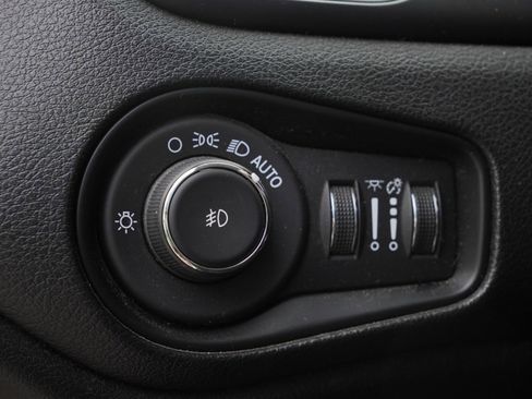 Used 2021 Jeep Renegade Latitude image 10