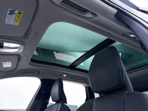 Used 2023 Volvo XC60 B6 Ultimate w/ Protection Package Premier image 3