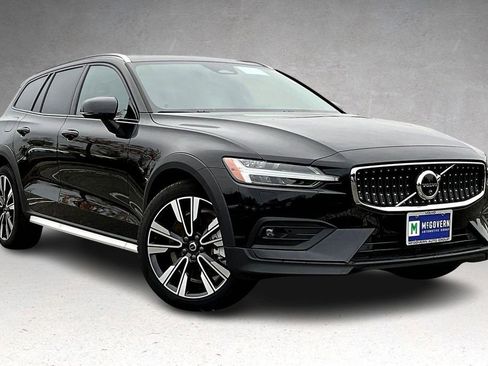 New 2026 Volvo V60 B5 Cross Country Ultra w/ Protection Package Premier image 2