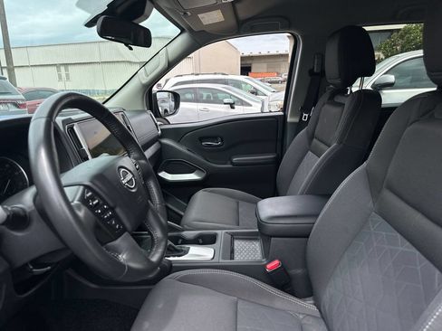 Used 2025 Nissan Frontier SV w/ SV Convenience Package RWD image 13