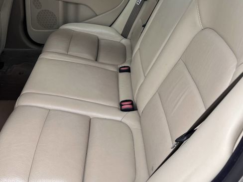 Used 2009 Volvo V70 image 17