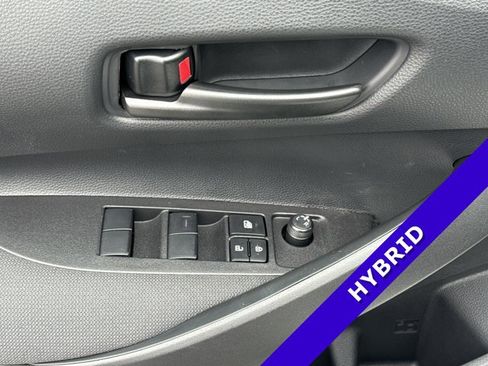 Used 2025 Toyota Corolla LE image 14