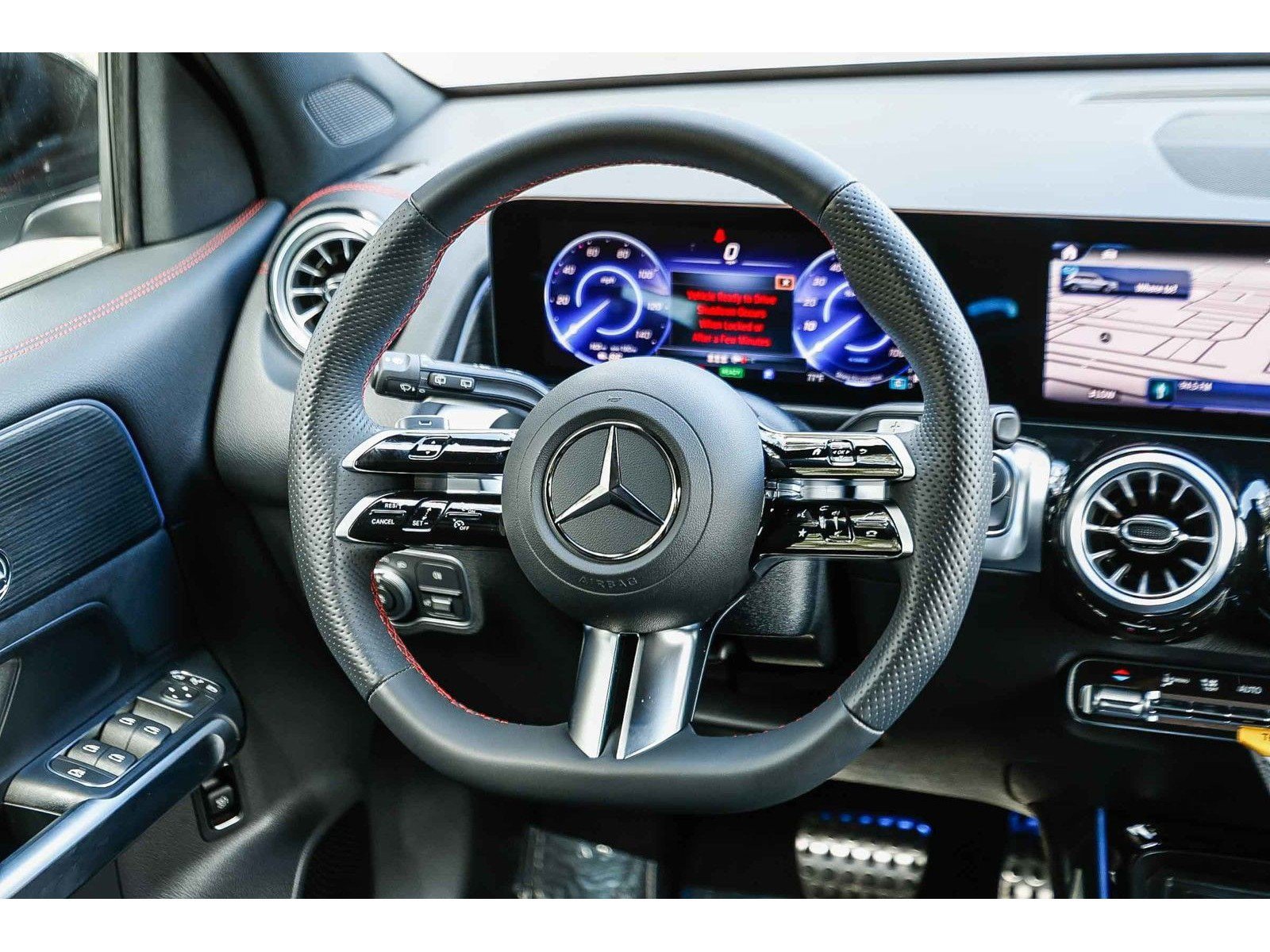 Used 2024 Mercedes-Benz EQB 300 4MATIC image 13