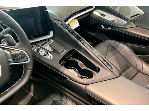 Used 2024 Chevrolet Corvette Stingray Preferred Cpe w/ Body-Color Dual Roof Package RWD image 19