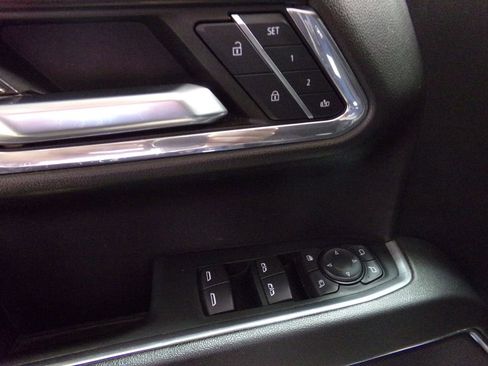 Used 2024 GMC Sierra 1500 SLT image 15