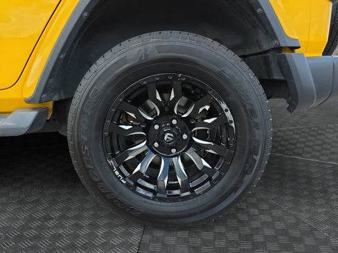 Used 2018 Jeep Wrangler Unlimited Sahara image 34