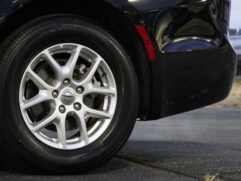 Used 2024 Chrysler Pacifica Touring-L image 39